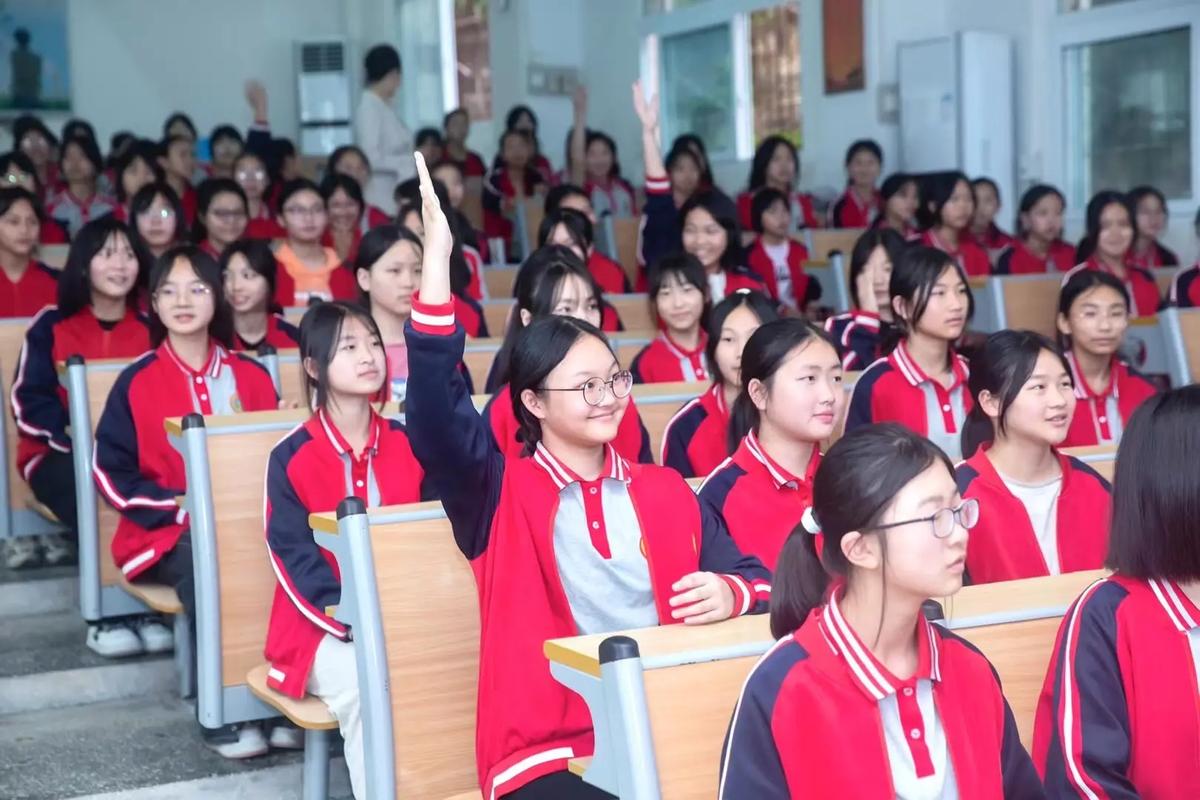 【重庆市铜梁区永嘉中学礼仪培训】第一场:初一年级女生个人礼仪