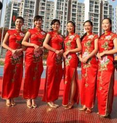 专业礼仪服务在重庆 伴娘伴郎团队、模特主持与角色扮演的多元化发展