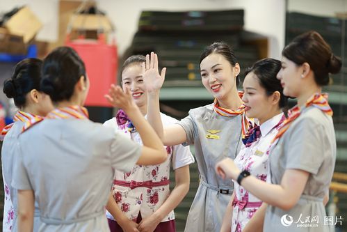 重庆空姐与动姐携手开展服务礼仪培训，积极备战暑运高峰