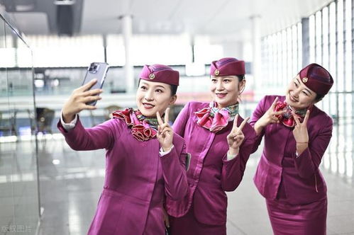 专业服务十年如一日 90后女列车长的重庆礼仪值乘风采